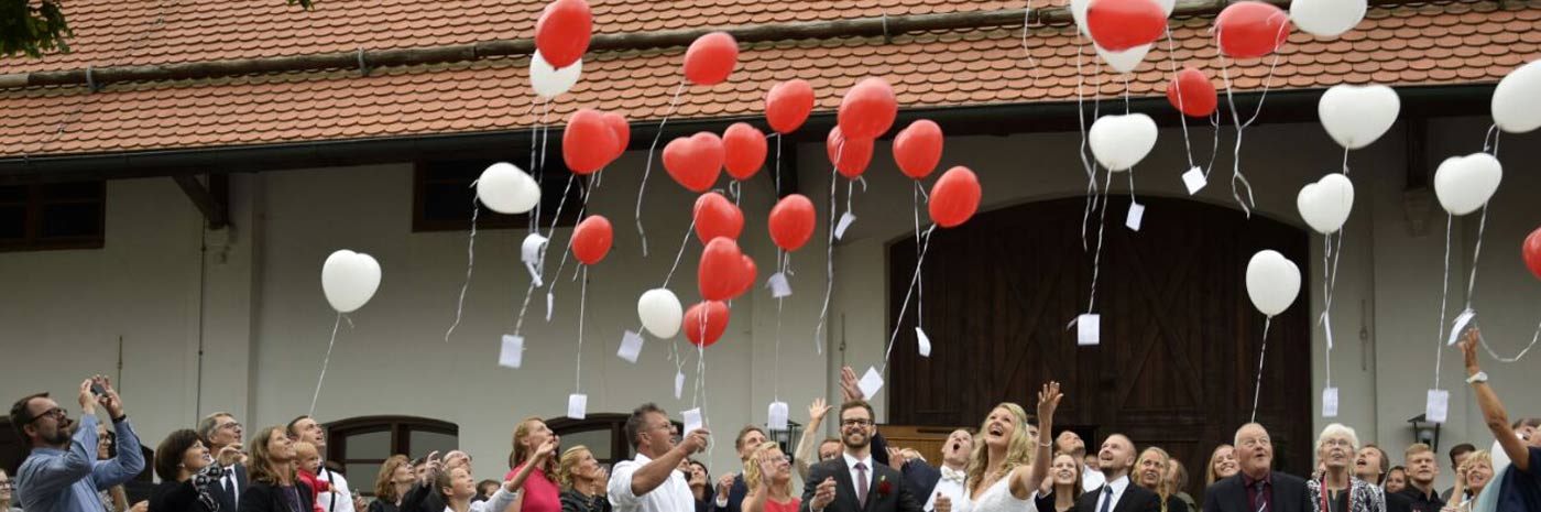 Heliumballone sind ein tolles Geschenk speziell auch bei Hochzeiten